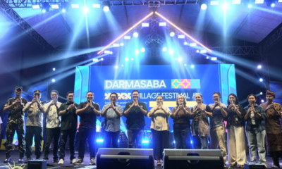 Bupati Badung Adi Arnawa menutup rangkaian kegiatan Darmasaba Village Festival III di Lapangan Umum Desa Darmasaba, Kecamatan Abiansemal.