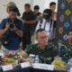 Pangdam IX/Udayana Mayjen TNI Piek Budyakto memimpin Rapat Koordinasi Penanggulangan Bencana Gempa Bumi di Aula Setda Kantor Bupati Manggarai Barat.