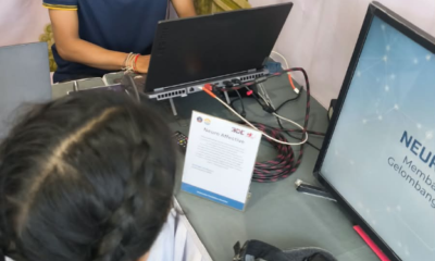 Tim Undiksha mengenalkan teknologi AI pendeteksi emosi berbasis gelombang otak di Buleleng Digital Expo, RTH Rumah Jabatan Bupati Buleleng.