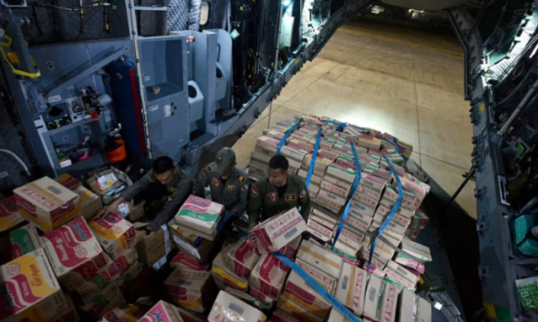 Sebanyak 65 ton logistik diangkut menuju wilayah terdampak gempa NTT dari Pangkalan TNI AU Halim Perdanakusuma, Jakarta.