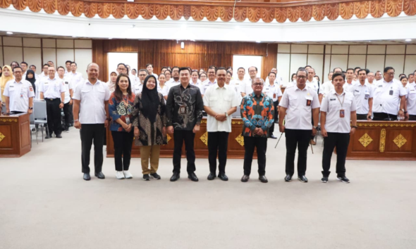 Sekda Bali Dewa Made Indra membuka advokasi pengadaan barang dan jasa serta clearing house di Ruang Rapat Wiswa Sabha Utama, Kantor Gubernur Bali.