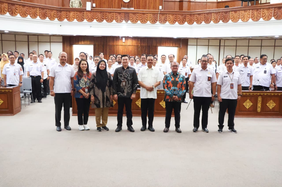 Sekda Bali Dewa Made Indra membuka advokasi pengadaan barang dan jasa serta clearing house di Ruang Rapat Wiswa Sabha Utama, Kantor Gubernur Bali.