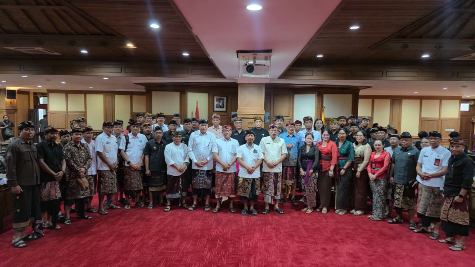 Rapat kerja Pansus DPRD Badung bahas Raperda Pelestarian Seni dan Budaya di ruang Gosana Madya