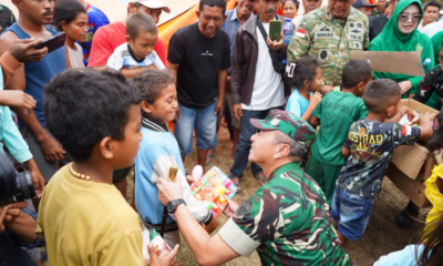 Pangdam Udayana Mayjen TNI Piek Budyakto menemui pengungsi korban gempa di Lapangan Nanga Banda, Manggarai