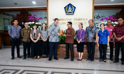 Bupati Adi Arnawa menerima kunjungan delegasi Kedutaan Besar Inggris di Ruang Kriya Gosana I, Puspem Badung