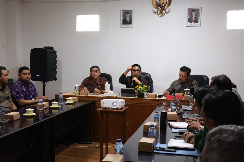 Wawali Arya Wibawa kunjungan kerja ke Perusahaan Daerah Pasar Kota Denpasar didampingi jajaran manajemen