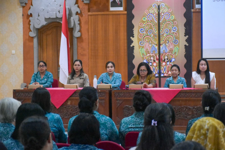 Sekretaris I TP PKK Denpasar Ayu Kristi Arya Wibawa hadiri Sosialisasi Keluarga Sehat Tanggap Tangguh Bencana di Gedung Santi Graha