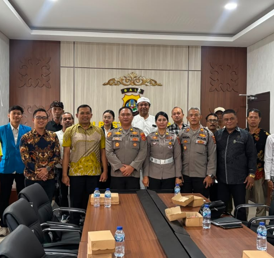 Rapat Analisa dan Evaluasi Forum Konsultasi Publik Polresta Denpasar di Ruang Catur Prasetya