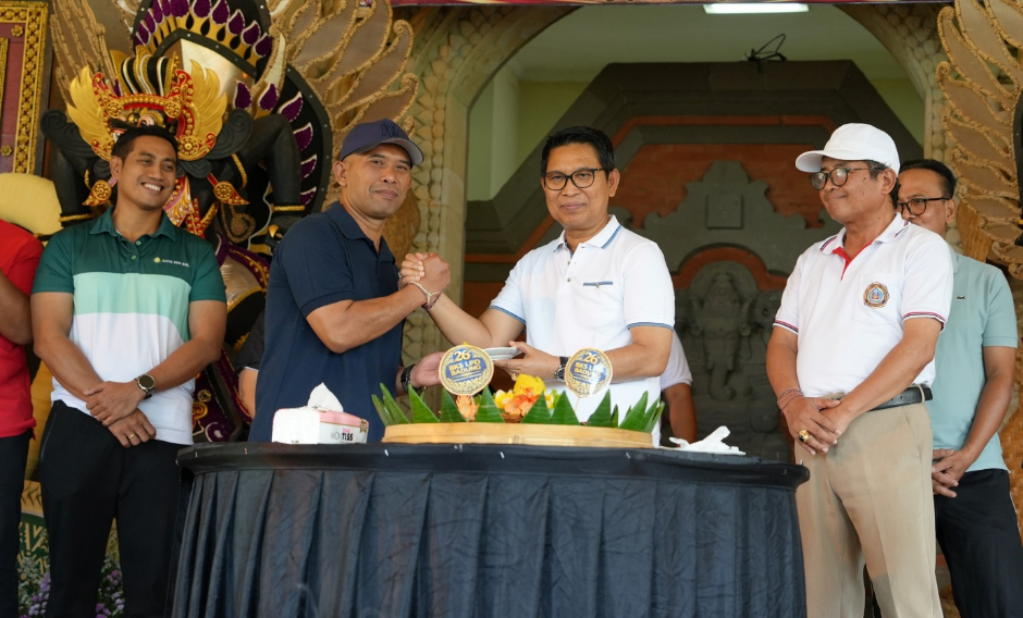 Bupati Badung I Wayan Adi Arnawa menghadiri HUT BKS-LPD Kabupaten Badung di Wantilan Pura Lingga Bhuwana, Puspem Badung.