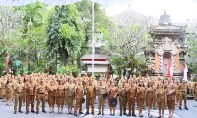 Sekda Kota Denpasar I Gusti Ngurah Eddy Mulya memimpin apel disiplin di lingkungan Setda Kota Denpasar.