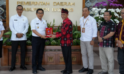 Bupati Adi Arnawa menerima rombongan Bupati Wakatobi H. Haliana di Ruang Tamu Bupati, Puspem Badung.