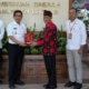 Bupati Adi Arnawa menerima rombongan Bupati Wakatobi H. Haliana di Ruang Tamu Bupati, Puspem Badung.