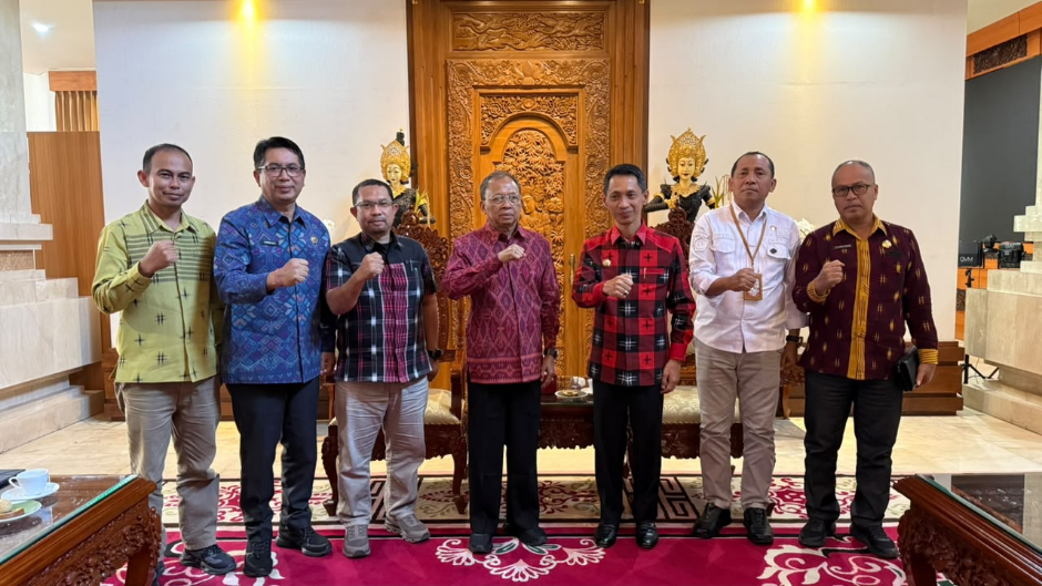 Gubernur Bali Wayan Koster menerima Bupati Wakatobi Haliana di Rumah Jabatan Jaya Sabha, Denpasar.