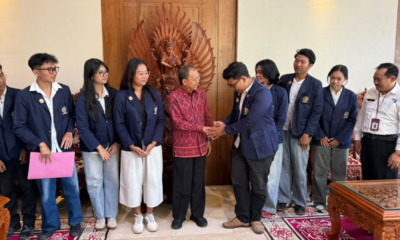 Gubernur Bali Wayan Koster menerima audiensi Badan Eksekutif Mahasiswa Fakultas Pertanian Universitas Udayana di Rumah Jabatan Jaya Sabha, Denpasar.