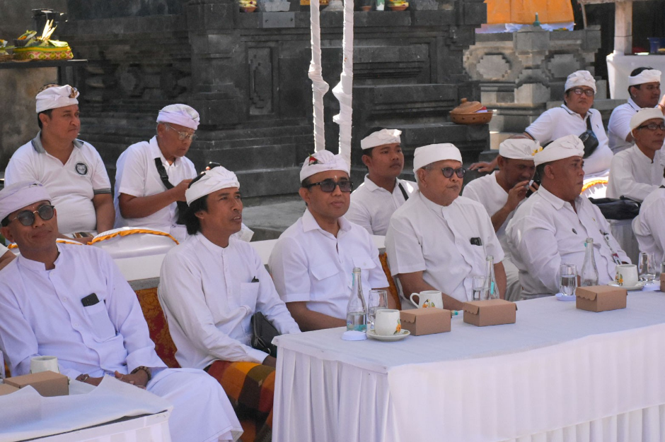 Walikota Denpasar I Gusti Ngurah Jaya Negara menghadiri Upacara Pujawali Jelih di Pura Panti Pasek Gaduh Sesetan.