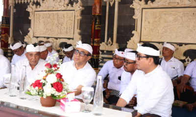 Walikota Denpasar I Gusti Ngurah Jaya Negara bersama Wakil Walikota Denpasar I Kadek Agus Arya Wibawa menghadiri Puncak Karya Ngenteg Linggih di Pura Kahyangan Banjar Dukuh Pesirahan, Desa Adat Pedungan.