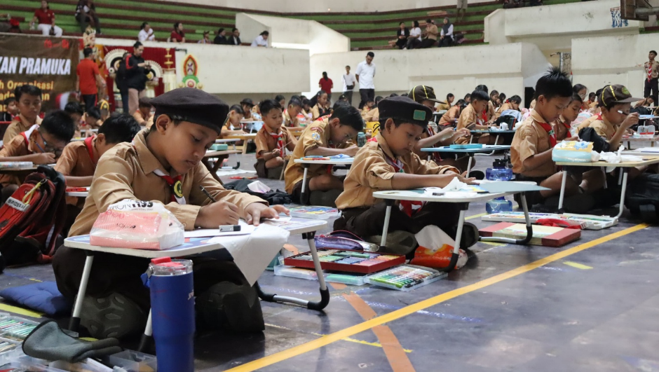 Gerakan Pramuka Kwartir Cabang Buleleng menggelar Lomba Mewarnai bagi Pramuka Siaga dan Lomba Ketangkasan Baris-berbaris Tongkat bagi Pramuka Penggalang di GOR Bhuana Patra.