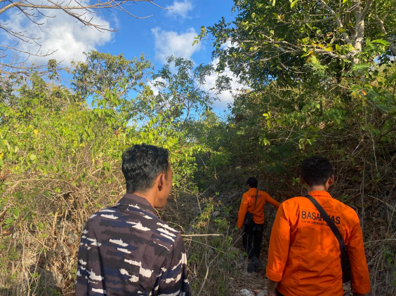 Tim SAR gabungan melaksanakan pencarian lansia hilang di Dusun Semaya, Desa Suana, Kecamatan Nusa Penida, Klungkung.