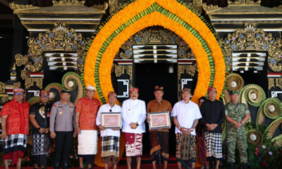 Wabup Tabanan I Made Dirga menutup Tanah Lot Art and Food Festival VII 2026 di Wantilan DTW Tanah Lot.