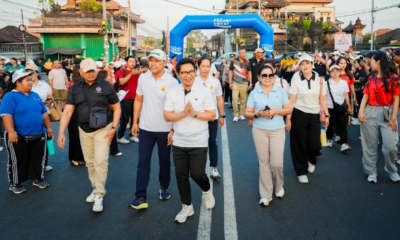 Bupati Badung I Wayan Adi Arnawa memantau langsung Badung First Car Free Day di Jalan Teuku Umar Barat, Kerobokan Kelod.