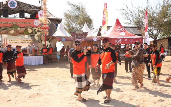 Jaya Negara dan Arya Wibawa Buka Denpasar Kite Festival ke-10