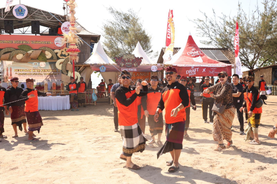 Jaya Negara dan Arya Wibawa Buka Denpasar Kite Festival ke-10