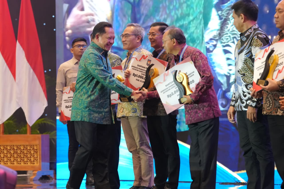 Gubernur Koster Terima Penghargaan Pemda Berprestasi 2026
