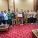Ketua FKUB Badung Bagus Alit Sucipta dan Ketua GOW Badung Putu Yunita Oktarini menandatangani Perjanjian Kerja Sama di Ruang Pertemuan Wakil Bupati, Puspem Badung.