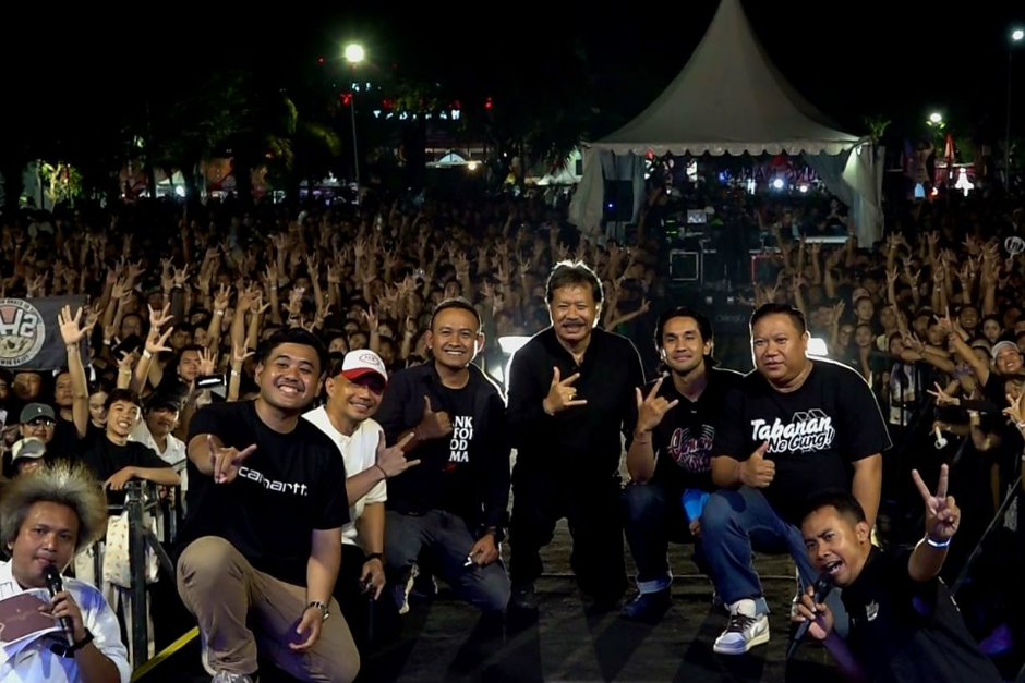 Suasana penutupan Festacation 1.0 dengan parade budaya dan tenant UMKM di Panggung Garuda Wisnu Singasana - Taman Bung Karno Tabanan.