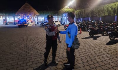 Jajaran Polsek Kuta melaksanakan Patroli Blue Light pada malam hari untuk mengamankan kawasan wisata dan hiburan malam.