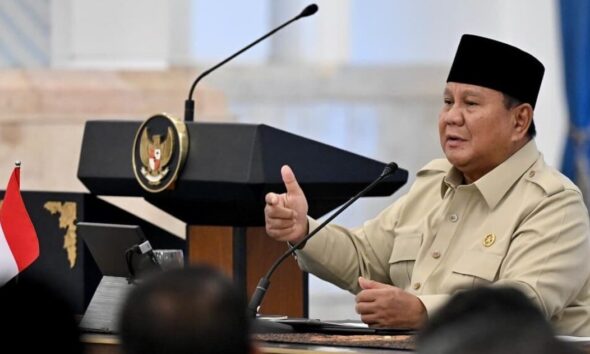 Presiden Prabowo Subianto menyampaikan taklimat soal swasembada pangan pada pertemuan dengan pengusaha Kadin di Istana Negara.
