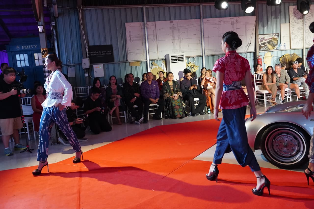 Ny. Putri Koster Hadiri Tuksedo Auto and Fashion Gala 2026