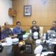 Wawali Arya Wibawa memimpin rapat teknis penanganan inflasi Kota Denpasar.