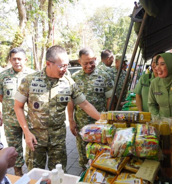 Bazar Murah Kodam IX/Udayana dalam rangka HUT ke-81 TNI di Denpasar.
