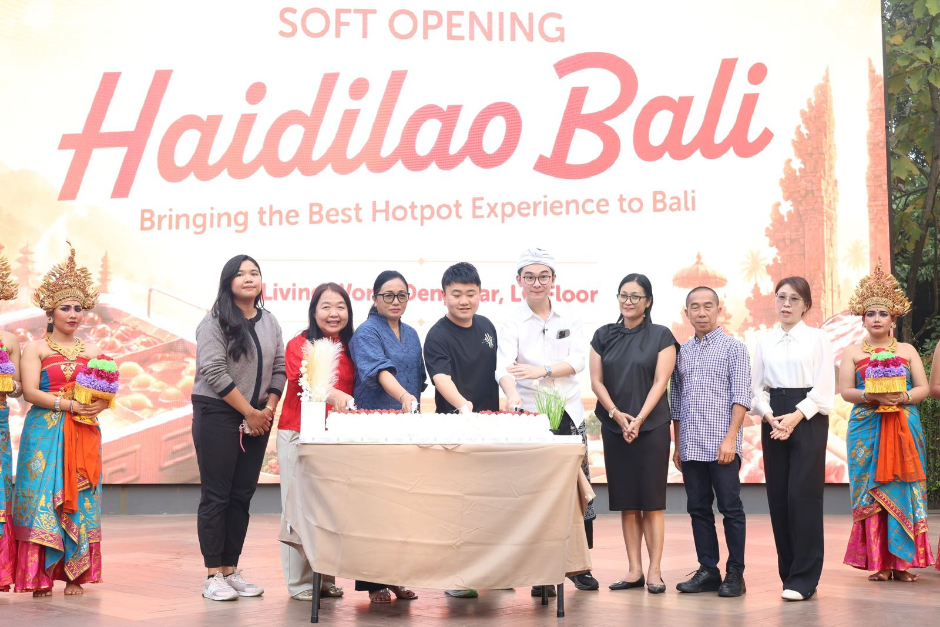 Ketua Tim Penggerak PKK Kota Denpasar Ny. Sagung Antari Jaya Negara menghadiri Soft Opening Haidilao Bali di Mall Living World Denpasar, LG Floor, Senin (31/8).
