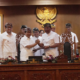 Bupati Badung I Wayan Adi Arnawa bersama Wakil Bupati Bagus Alit Sucipta saat mengikuti Rapat Paripurna DPRD Kabupaten Badung membahas Perubahan APBD 2026 di Ruang Sidang Utama Gosana, Kamis (3/9).