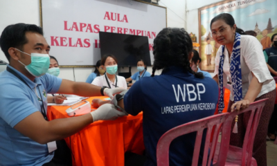 Bunda PAUD Kabupaten Badung Nyonya Rasniathi Adi Arnawa saat menghadiri Safari Kesehatan dan peluncuran program SIGAP EMAS di Lapas Perempuan Kelas IIA Kerobokan, Kamis (3/9).