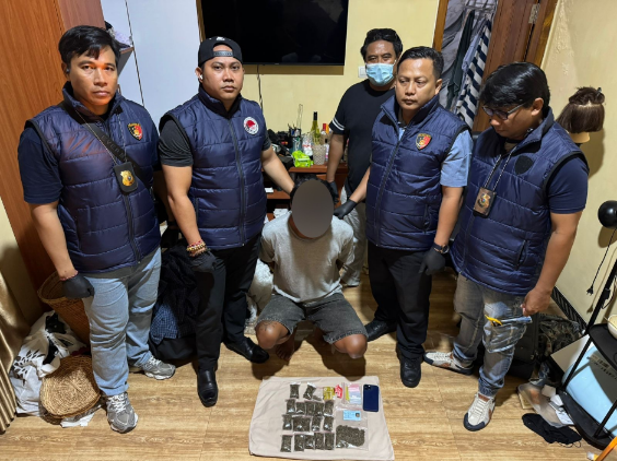 Seorang pria berinisial HP (26) asal Medan diamankan petugas Satresnarkoba Polresta Denpasar bersama barang bukti ganja seberat 152,93 gram.