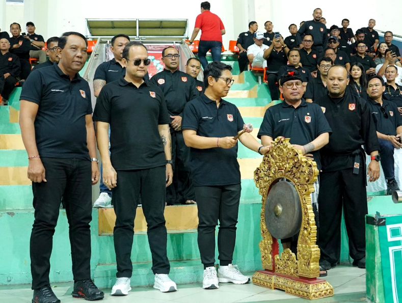 Bupati Badung I Wayan Adi Arnawa didampingi Wakil Bupati Badung Bagus Alit Sucipta membuka Kejuaraan Pencak Silat PSPS Bhakti Negara Cup I Tahun 2026 di GOR Purna Krida, Kerobokan, Kuta Utara, Jumat (4/9/2026).
