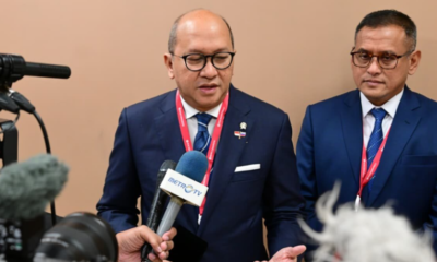Menteri Investasi dan Hilirisasi sekaligus CEO Danantara Rosan P. Roeslani dan Direktur Utama Pupuk Indonesia Rahmad Pribadi memberikan keterangan pers kepada awak media di Vladivostok, Kamis (3/9/2026).