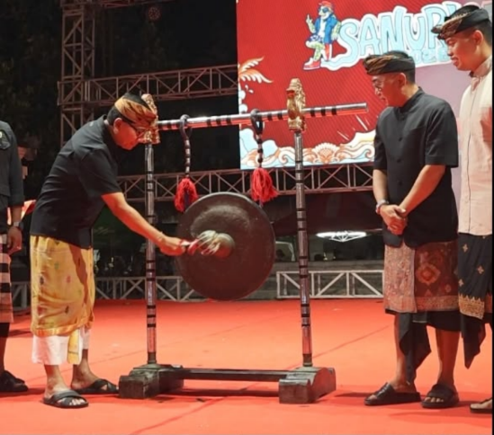 Sekretaris Daerah Kota Denpasar I Gusti Ngurah Eddy Mulya membuka Sanurian Festival 2026 di Lapangan Yayasan Pembangunan Sanur