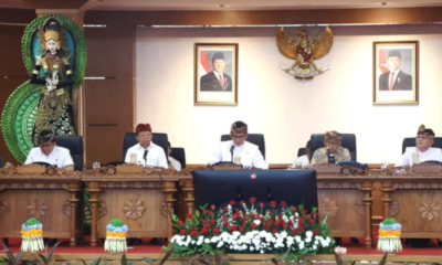 Ketua DPRD Provinsi Bali Dewa Made Mahayadnya memimpin Rapat Paripurna membahas LKPJ dan pidato setahun kepemimpinan Koster-Giri