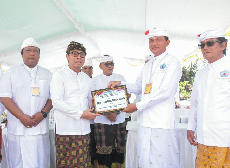 Wawali Arya Wibawa Hadiri Karya Baligia Punggel Desa Adat Kepaon