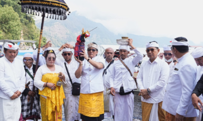 Bupati Adi Arnawa Hadiri Karya Tawur Agung di Danau Batur