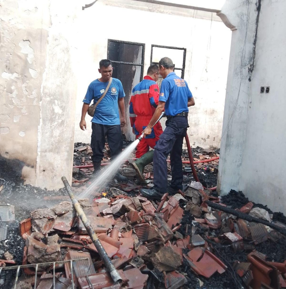 Damkar Buleleng Tangani Enam Kebakaran dalam Sehari