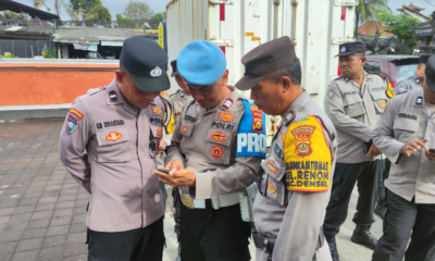 Propam Polsek Denpasar Selatan Cek HP Cegah Judi Online