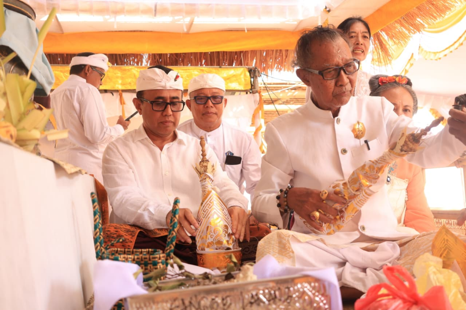 Walikota Jaya Negara Ikuti Prosesi Ngajum Karya Serangan