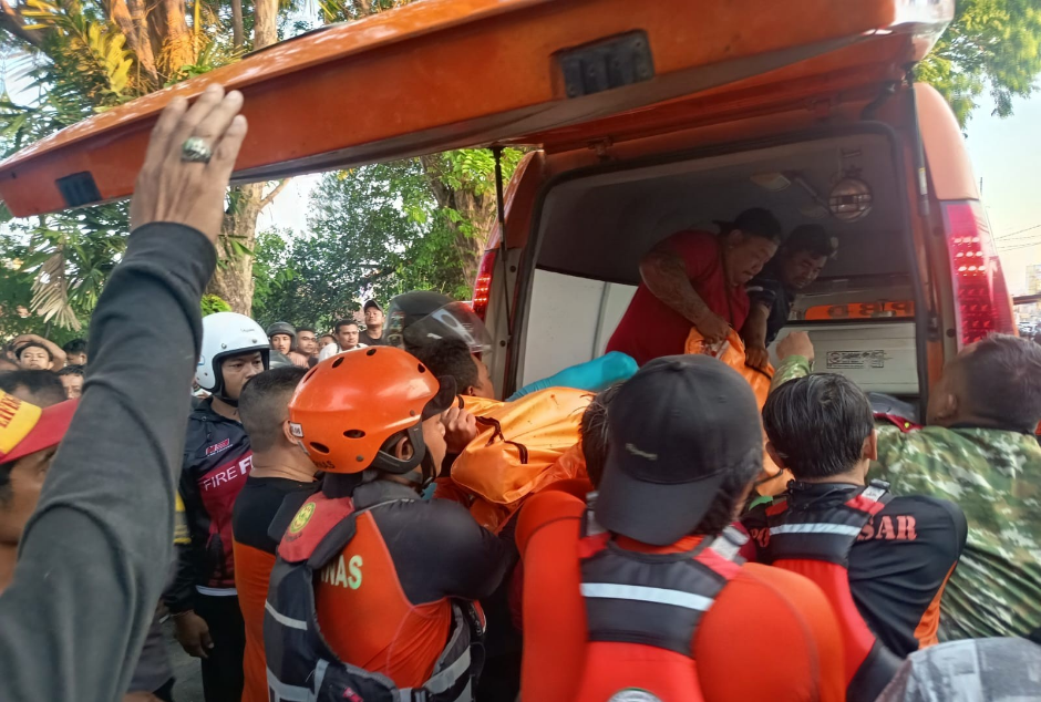 Evakuasi Korban Tewas di Sungai Jembatan Imam Bonjol
