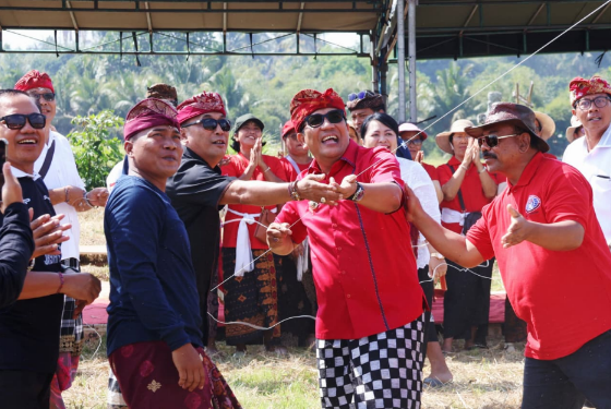 Bupati Sanjaya Buka Pangkung Karung Kite Festival III
