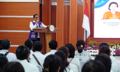 Ketua TP Posyandu Provinsi Bali Ny. Putri Koster membuka Bimtek Bina Posyandu Angkatan XII di Bapelkesmas Dinas Kesehatan Provinsi Bali, Denpasar, Senin (14/9/2026).
